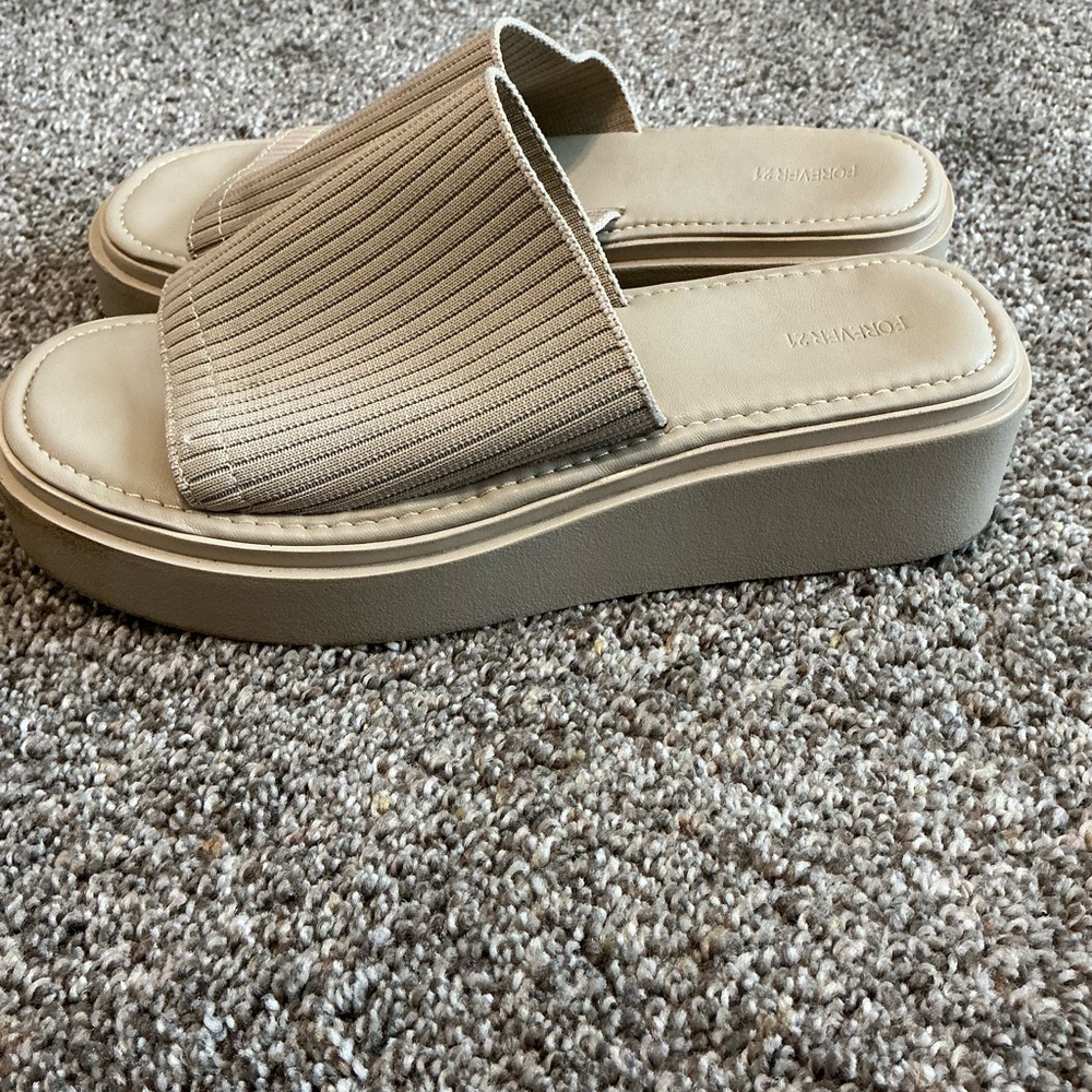 🩷Forever 21 Cream Ribbed Sandals - Picture 4 of 4